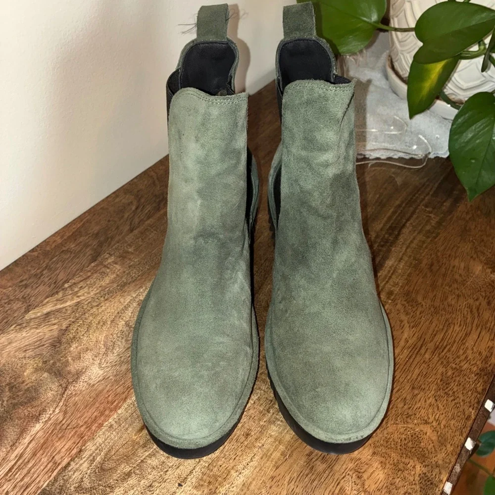 Fly London Kids Chelsea Boots Youth Size 1 EU 32 Olive Green Suede Portugal